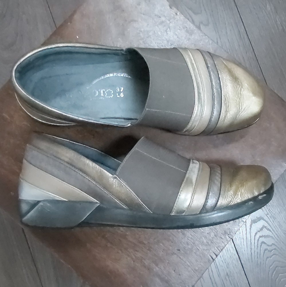 Naot Nina slip on flats